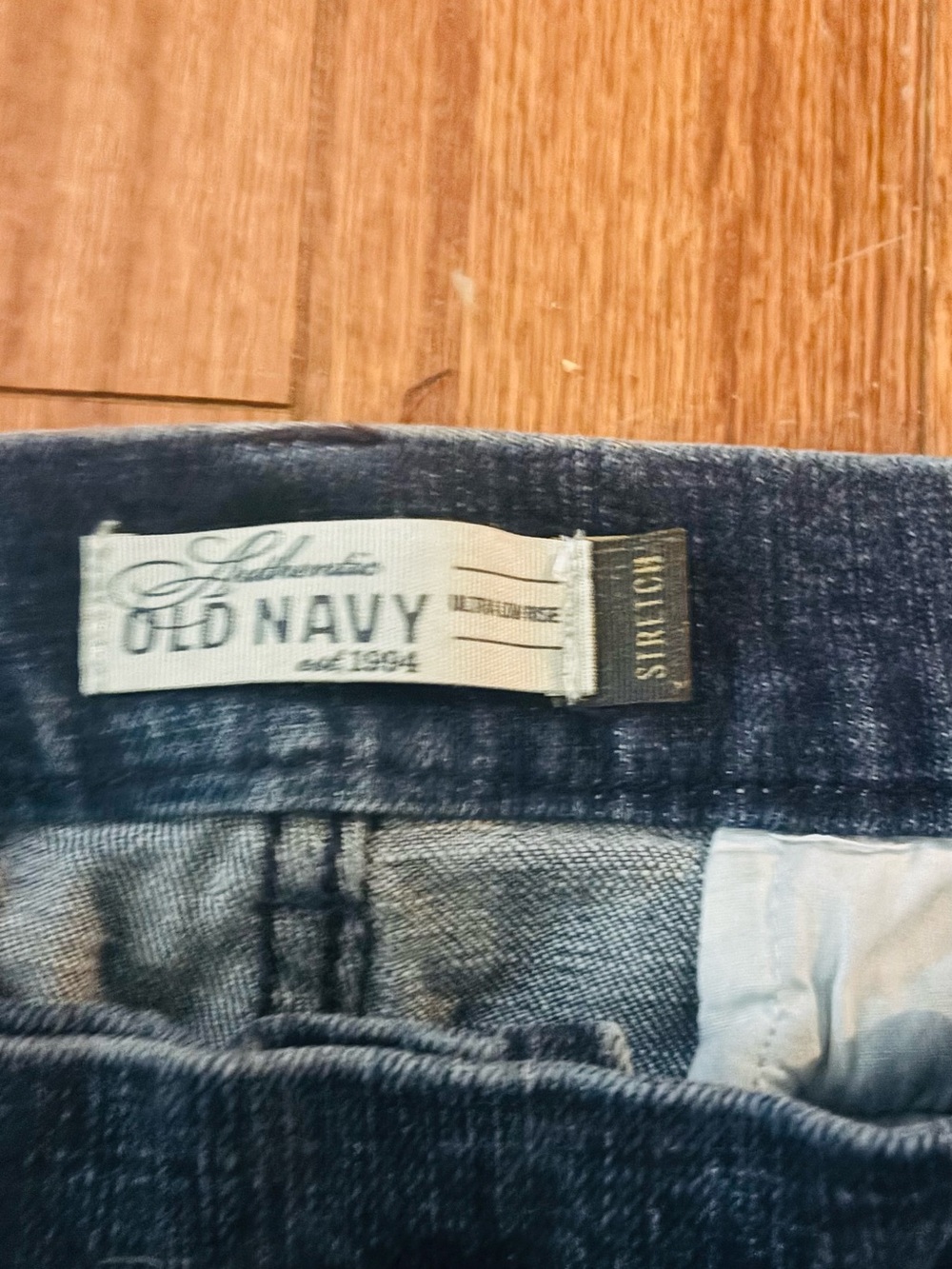 Old Navy Bermuda Denim Shorts EUC Size 4 EUC - Picture 3 of 7